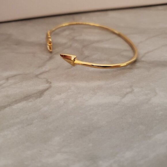 🏹 Stella and Dot Dainty Minimalist Gilded Arrow Cuff Bangle Bracelet 🏹 - Picture 7 of 9